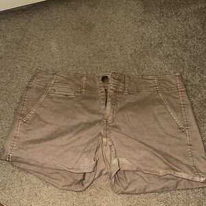 American Eagle tan shorts
